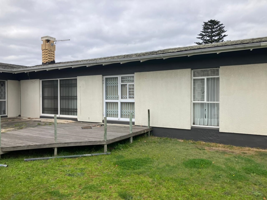 4 Bedroom Property for Sale in Kabega Park Eastern Cape